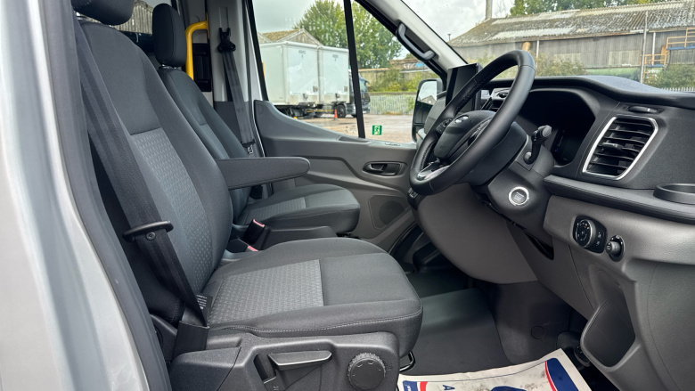 Ford Transit Minibus Transit 460 L4 Minibus Diesel Rwd 2.0 EcoBlue 165ps H3 17 Seater Trend Auto [Nav]